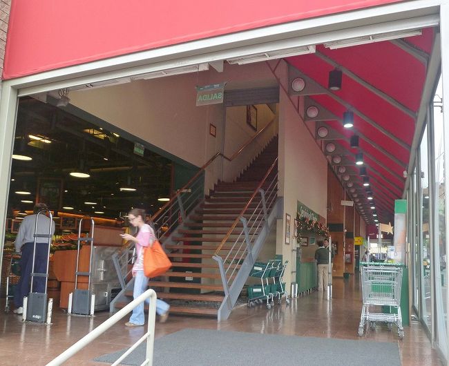 リマの街並み、スーパーマーケット。