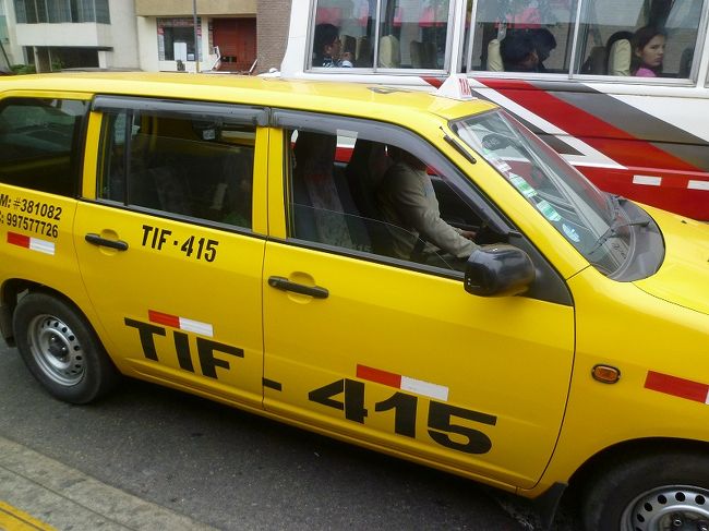 リマの街並み、タクシー。