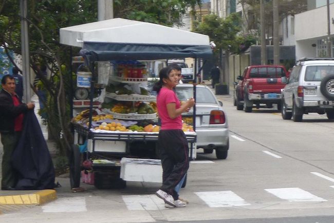 リマの街並み、移動果物屋さん。