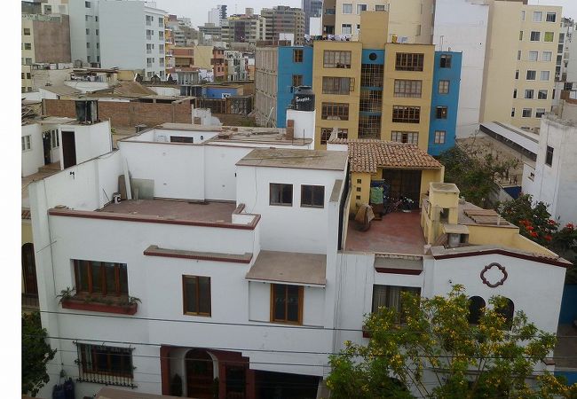 リマの街並み、屋上屋を重ねる。