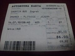 ザグレブバスターミナルでチケット購入する。　８：４０　のバスで、『プリトヴィッツェ』に出発！！