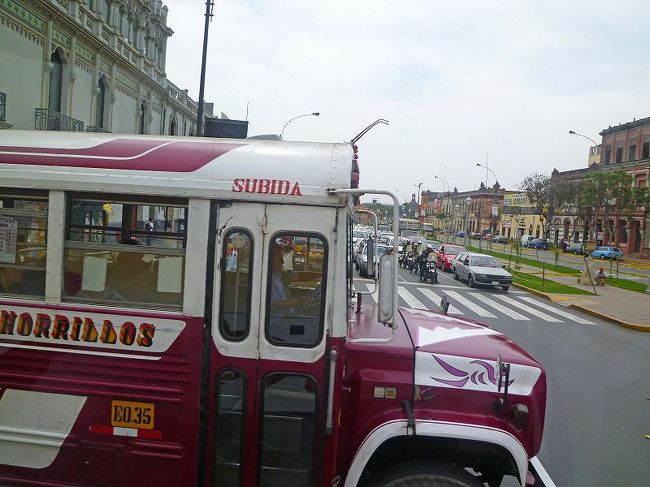 リマの街並み、路線バス。