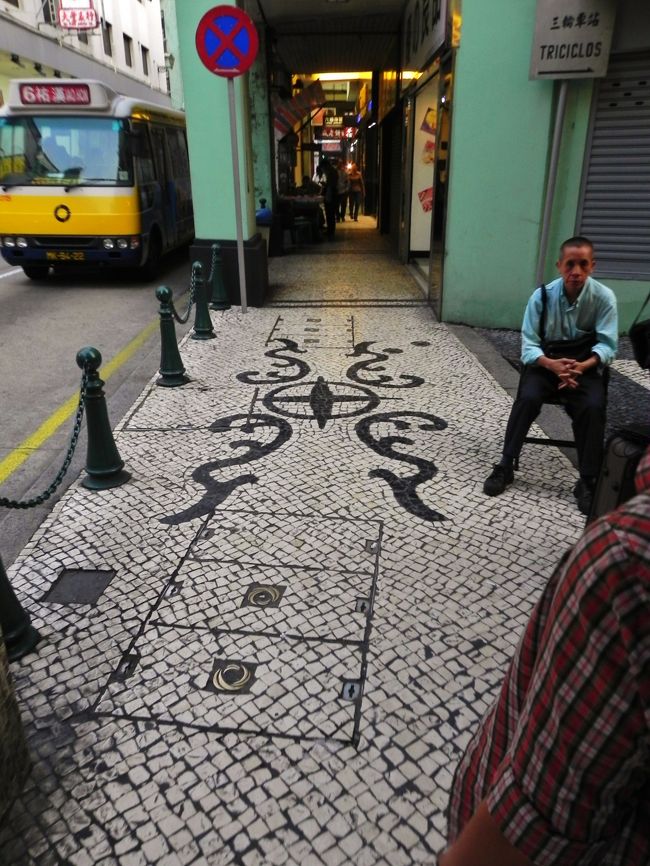 サザンクロス？とバッグ売り、しかしてその実態は呪い師？