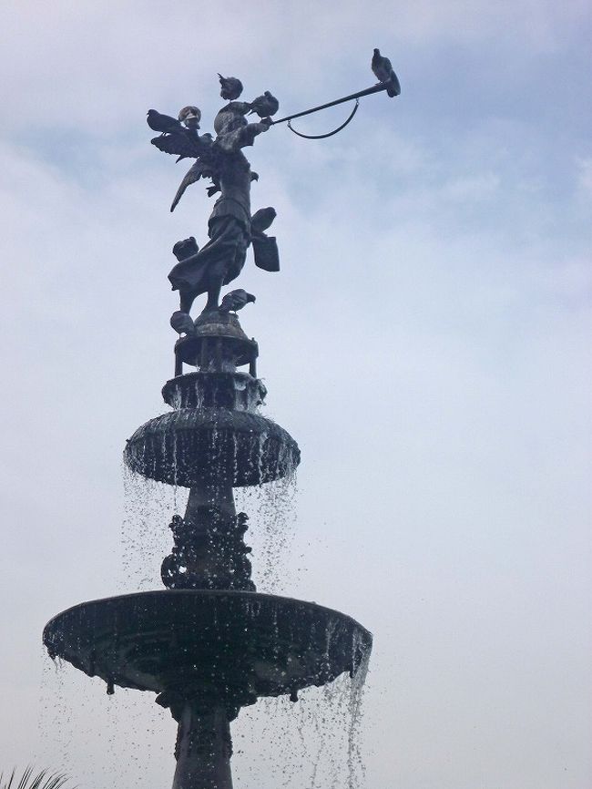 アルマス広場、噴水。