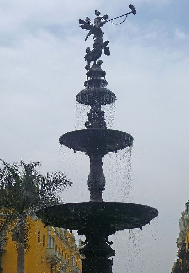 アルマス広場、噴水。