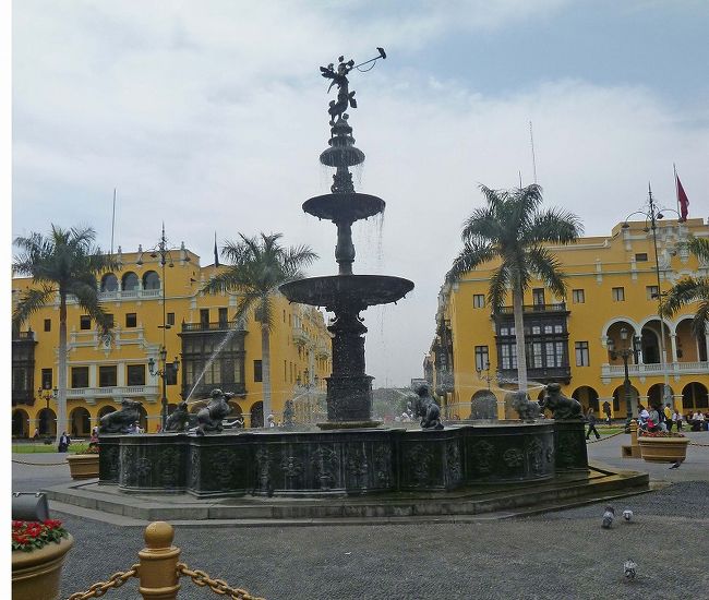 アルマス広場、噴水。