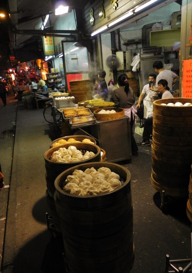 ここは有名らしいが、さんざん悩んで今更ぶたまんもどうかと