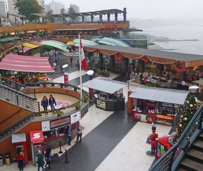 ショッピングモール、クリスマスモードでした。