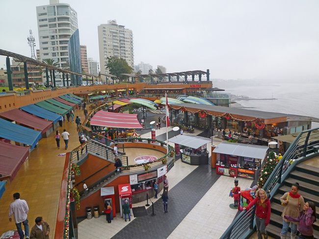 リマの街並み、ミラフローレス地区。ショッピングモール「ラルコ・マル」。