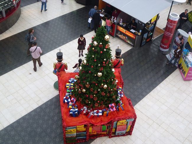 ショッピングモールに設けられていたクリスマス・ツリー。
