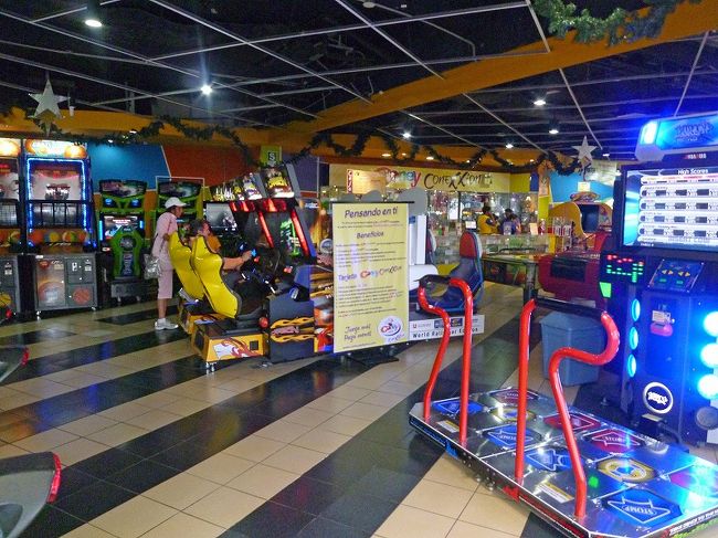 ショッピングモール、プレーランド。