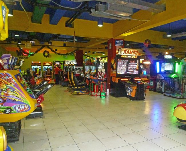 ショッピングモール、プレーランド。