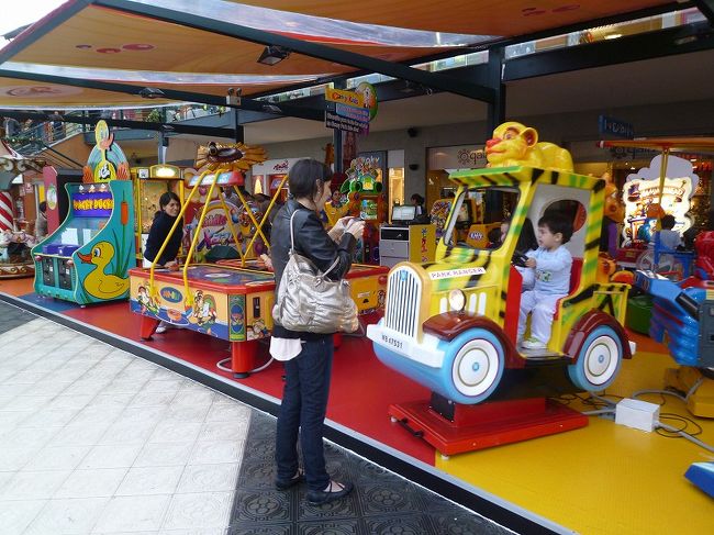 ショッピングモール、プレーランド。
