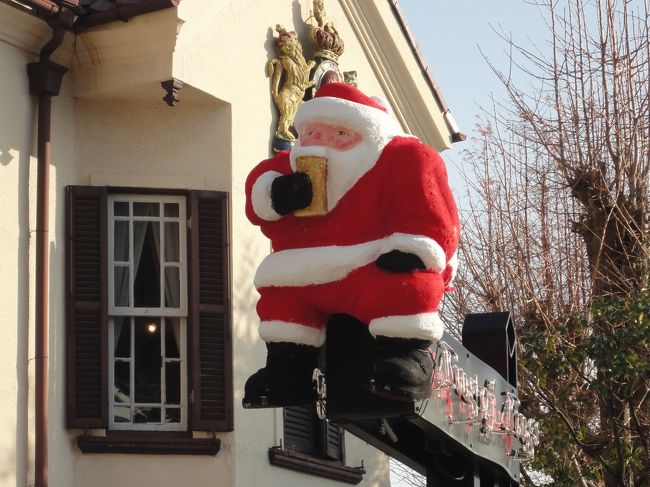 クリスマスが過ぎても北野異人館通ではサンタさんが健在でした。