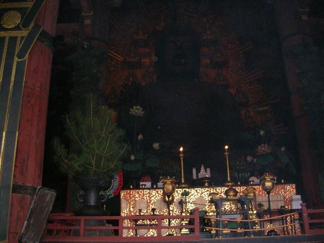 奈良の大仏です。正式には「東大寺盧舎那仏像」といいます。