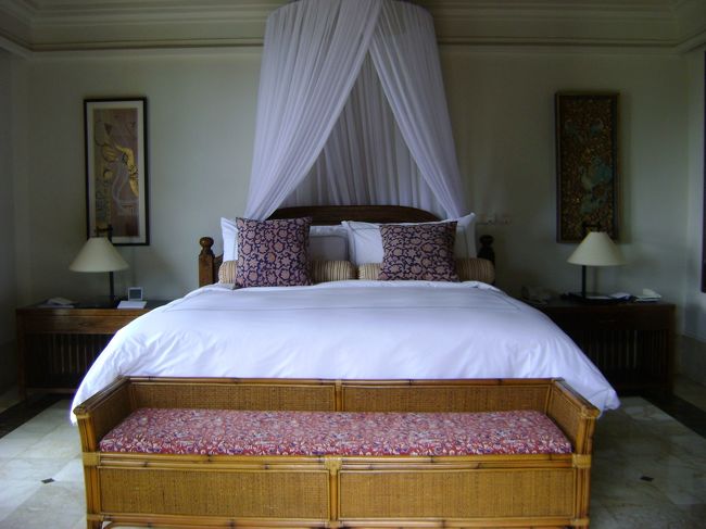 <br />　　　このベッドのバテッイックが好き！<br /><br /><br />　　　最初に泊まった時がこの柄だった。<br /><br /><br />　　　あ〜〜また来たねとしみじみ思うから。