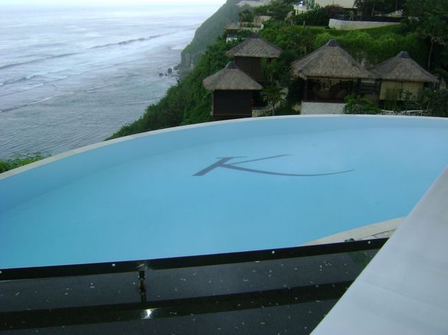 <br /><br />　　　帰国の日、カルマ　カンダラでアフタヌーンティ。<br /><br /><br />　　　何処かいい所ないですか？とスタッフのKさんに<br /><br /><br />　　　尋ねたら、素晴らしい見晴らしの所がありますよって<br /><br /><br />　　　教えてもらいました。<br /><br /><br />　　　本当に絶景でした。<br /><br /><br />