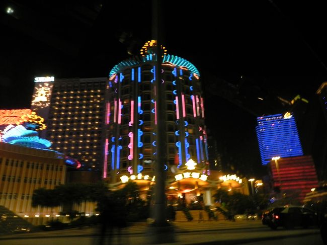 ２０時４３分<br /><br />もうすぐ部屋に着く<br /><br /><br /><br />ホテル近くのコンビニでビールを買い、風呂上りに飲んではやく寝ます。このあたりの夜ははやいらしい<br /><br /><br />おやすみなさいｚ