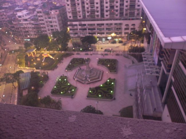 明朝、６時２１分<br /><br /><br />ガスっているためか不思議な色の朝焼けだった<br /><br /><br /><br /><br /><br /><br />