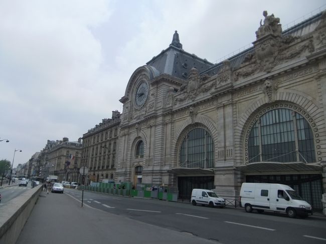 続いてオルセー美術館へ。この建物昔は駅として使われていたらしい。<br />