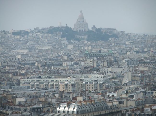 サクレクール寺院！丘の上に建っているからかなり目立つ。