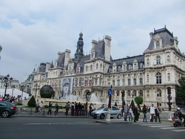 立派な市庁舎。お城みたい。