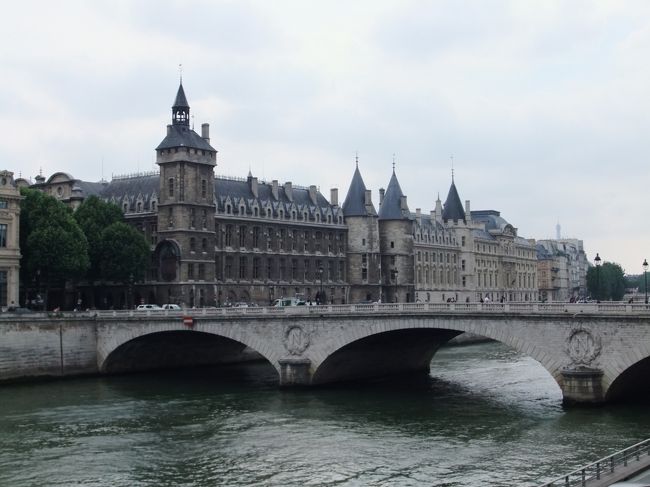 マリーアントワネットやルイ15世が処刑まで最期の時を過ごしたコンシェルジュリー。パリの街には本当にたくさんの歴史が詰まっている。