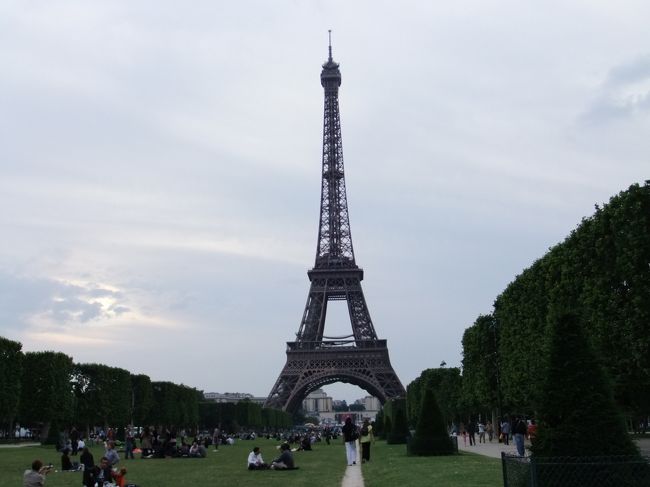 地上に降りるエレベーターに乗るのにもさらに１時間待ち…。こんなに時間かかるとは思わなかった！