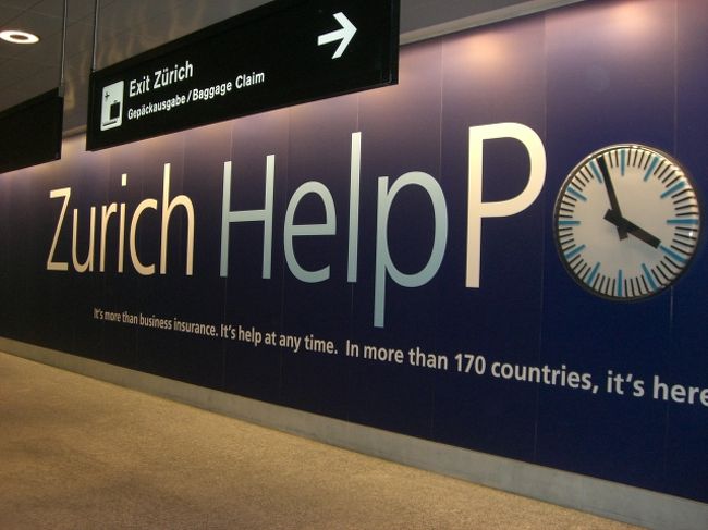 約12時間のフライトを終え無事スイスの入国審査を抜けると正面にある掲示板です。これを見ると「やっとスイスに来たんだな〜」と実感します。