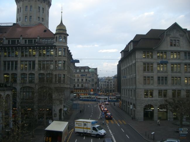 警察署の近くの橋から。