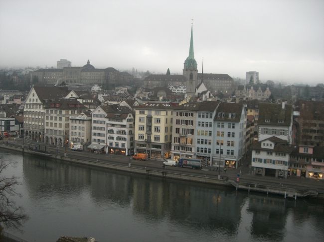 リンデンホフの丘から。あいにく天気ですが雨が降らなかっただけでもまだよかったです。（※なおこの丘に行くまで結構急な坂を登らないといけません。）