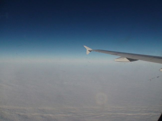 パリのオペラからロワシーバスでシャルル・ド・ゴール国際空港へ移動。<br />エアーフランスでプラハへ。