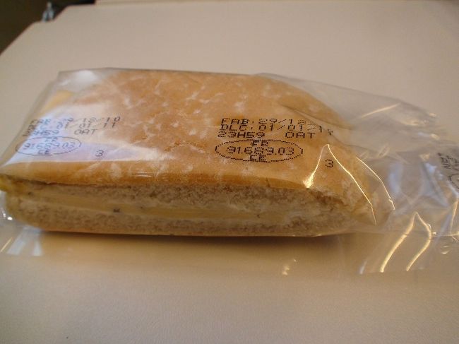 余ったのでチーズサンドももらう。