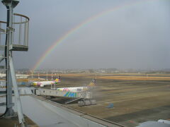 宮崎空港の展望デッキ。
虹が出ていました！