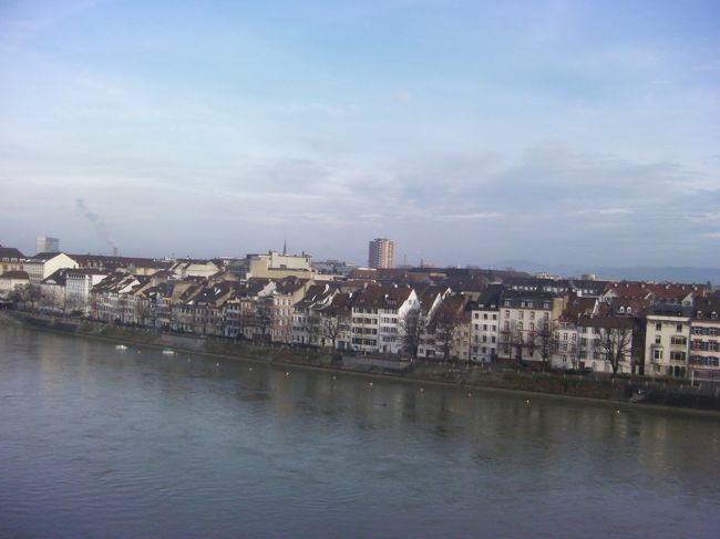 大聖堂裏の所から取った一枚です。（ここから商・工業の発達したスイス第3の都市が一望できます。）