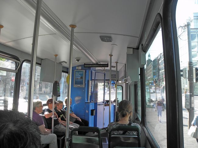 一日券はここでカードリーダーに通し改札を受ける．受けておかないとキセルと見なされる．有効はリーダーを通してから24時間．