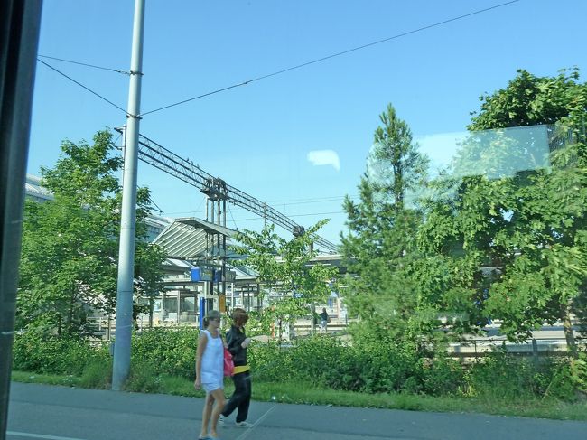 左に曲がってPasila駅東口で時間調整．ここが一周の出発点（乗務員が交代することもある．）のようだ．