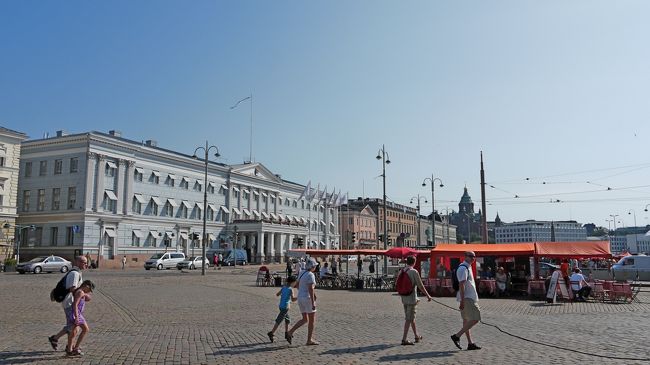 遠くにUspenskin Katedraali（ウスペンスキー寺院）がみえる．