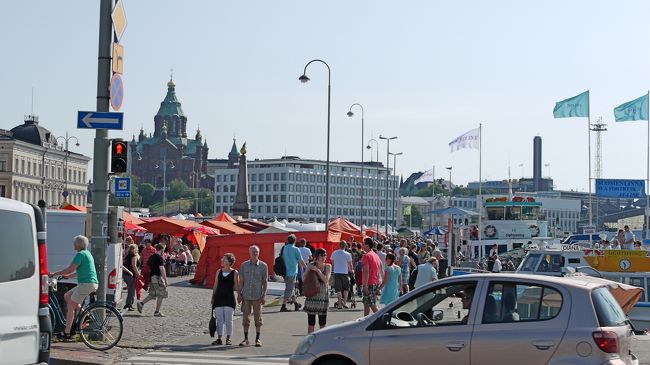 ゲゲッ！Kauppatriはすごいたくさんの観光客！嫌な予感！暑いし．．