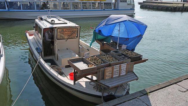 ジャガイモ（Peruna)を売っている