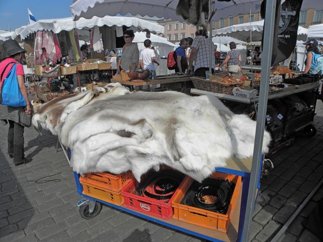 トナカイの毛皮，当然ラップランドより高い．2倍くらいの価格