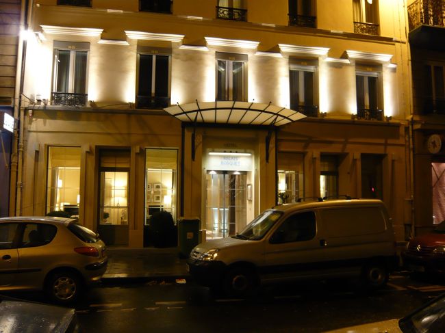 今回、お世話になるパリ7区にあるHotel Relais Bosquet（ホテル・ルレ・ボスケ）です。<br />