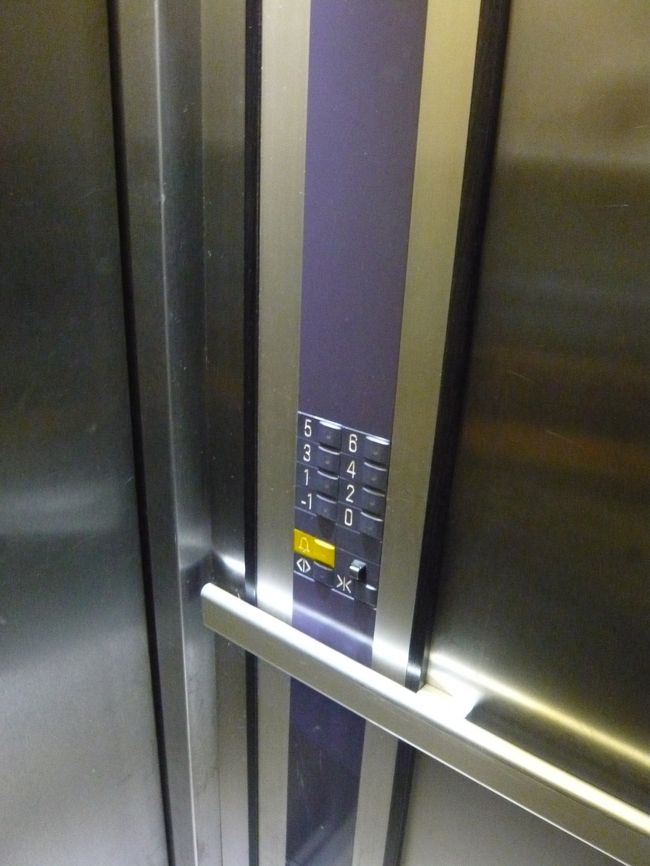 階数の表示はイギリス式なので2の表示が3階になります。