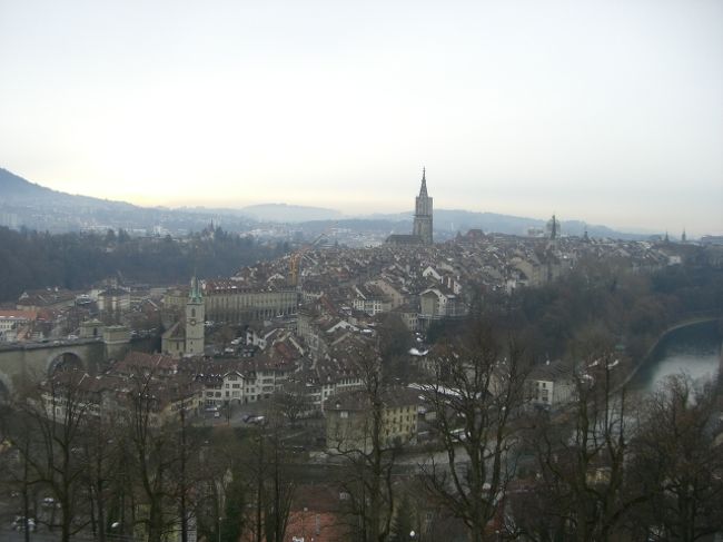 バラ公園からのベルンの街並みです。写真ではこのような感じになりますが実際はものすごい壮大な景色でぜひ機会があればこの景色を見て頂きたいと思います。（この後、ベルン市内を一通り回った後、再びﾁｭｰﾘｯﾋに戻りました。）