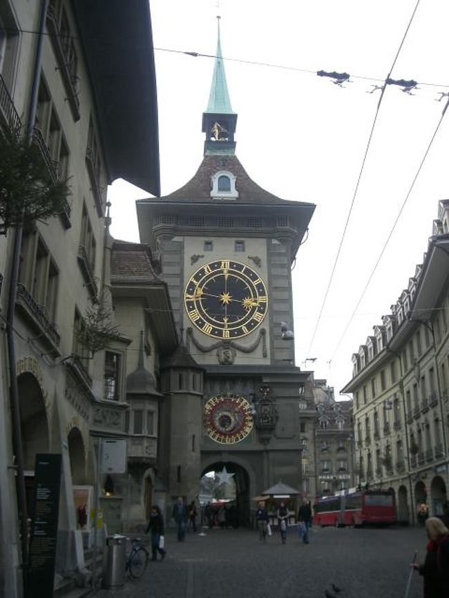 からくり時計で有名な時計塔です。時報4分前になるとからくり時計を見たさに人でいっぱいになります。