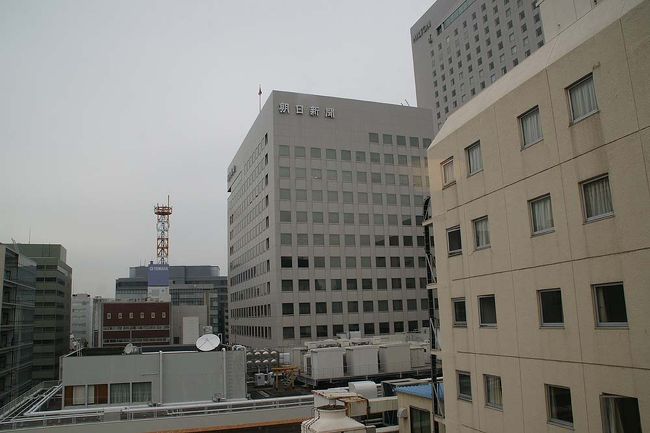 ●ホテルの部屋の窓から＠名古屋クラウンホテル<br /><br />右にヒルトンが見えます…。<br />名古屋って、ホテルが非常に高い気がします。<br />いつか名古屋で、外資系のホテルに…。<br /><br />