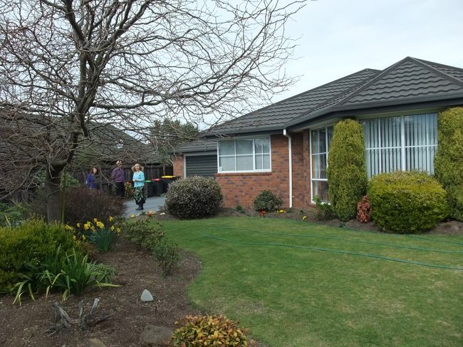 １１時　クライストチャーチ着。<br />バスで市内の一般家庭に移動し、ランチをいただきます。