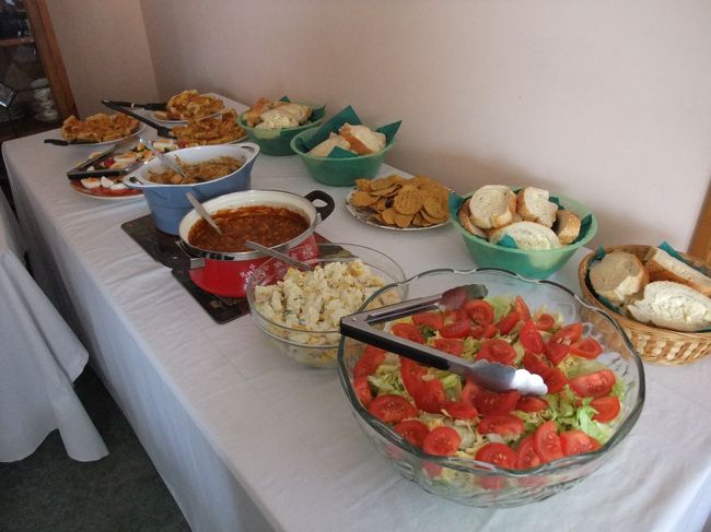 お味もとっても美味しかったです。<br />チキンビーンズのような料理はスパイシーな味で気に入りました。<br />ケーキはキウイが入っていてさっぱりしていました。