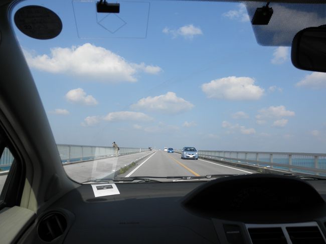 古宇利島を回る時間がないので、とりあえず橋を渡ってUターンで戻ります！<br /><br />晴れてよかった〜！！！