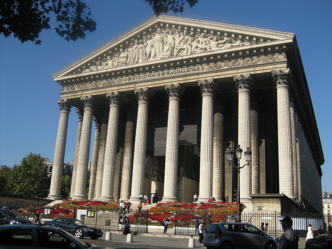 マドレーヌ寺院の正面です。